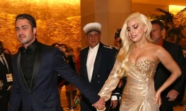 Lady Gaga bất ngờ ‘ngoan hiền’ và xinh đẹp bên bạn trai