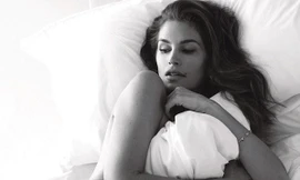 Cindy Crawford chụp ảnh nude đầy khiêu khích