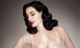 Vũ nữ thoát y tự làm người mẫu ra mắt bộ sưu tập mới