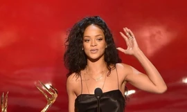 Rihanna đoạt giải “Người phụ nữ được khao khát nhất” 2014