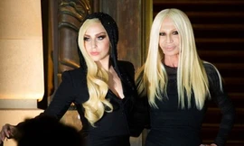 Lady Gaga cực xinh sánh bước cùng nhà thiết kế Donatella Versace