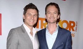 Sao phim “How I Meet Your Mother” khoe ảnh cưới