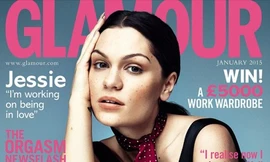 Giám khảo The Voice Anh khoe chân dài miên man