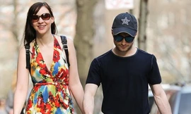 Sao 'Harry Porter' công khai người yêu sau 2 năm hẹn hò