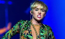 Miley Cyrus vẫn đùa nghịch trong bệnh viện dù đang ốm nặng
