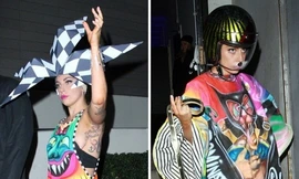 Lady Gaga sặc sỡ như 'tắc kè hoa', dắt chó dạo phố