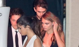 Selena Gomez quấn quýt bên nam DJ điển trai