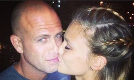 Siêu mẫu Bar Refaeli đính hôn cùng bạn trai đại gia