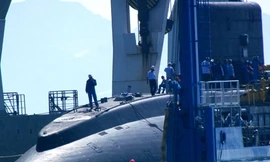 Clip: Hạ thủy tàu ngầm kilo Hà Nội ở Cam Ranh