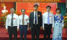 Ông Bạch Ngọc Du (đứng giữa) - tân Chủ tịch HĐQT Cienco 5