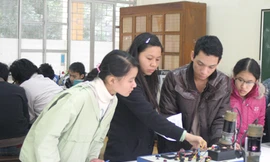 Giờ thực hành của sinh viên Đại học Bách Khoa Hà Nội. Ảnh: Xuân Phú