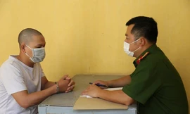 Công an huyện Bình Xuyên lấy lời khai đối tượng Nguyễn Công Minh. 