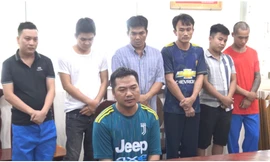 Cơ quan Cảnh sát điều tra (CSĐT) Công an tỉnh Đồng Nai đã ra quyết định tạm giữ hình sự 7 đối tượng để điều tra về hành vi tổ chức, môi giới cho gần 200 người sang Campuchia lao động trái phép. 