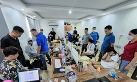 Lực lượng Công an bắt giữ các đối tượng có liên quan cùng tang vật vụ án.