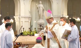 Nghi thức trao dây Pallium cho Tổng giám mục Giuse Nguyễn Năng.