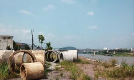 Một góc bờ kè sông Hồng. Ảnh: Minh Đức