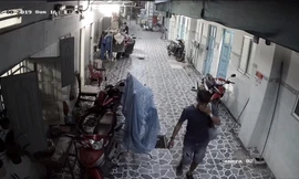 Đạo chích tại khu tập thể của công nhân. Ảnh trích xuất từ camera an ninh