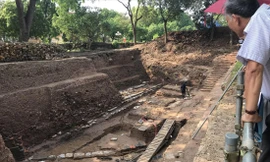 Hố khai quật điện Kính Thiên năm 2018 phát lộ thêm nhiều bí ẩn. Ảnh: NGUYÊN KHÁNH 