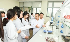 Để công nghiệp hóa, hiện đại hóa đất nước thành công, cần phải có nguồn nhân lực chất lượng cao. ảnh: Nghiêm Huê 