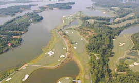 Sân golf Kings Course thuộc BRG Kings Island Golf Resort (Đồng Mô, Sơn Tây, Hà Nội) ảnh: MẠNH THẮNG 