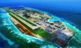 Đá Chữ Thập bị Trung Quốc cải tạo thành đảo nhân tạo rồi xây dựng nhiều công trình trên đó Ảnh: People’s Daily