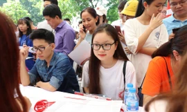 Thí sinh tham gia ngày hội tư vấn tuyển sinh 2019 Ảnh: Như Ý