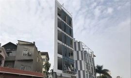 Công trình hình thù kỳ dị trên tuyến đường Phạm Văn Đồng