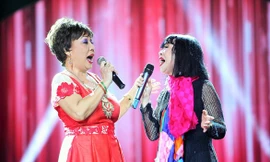 Nghệ sĩ Tuyết Loan (trái) và danh ca Bạch Yến Ảnh: Tư liệu 