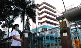 Đóng cửa khu cách ly của đoàn tiếp viên hãng Vietnam Airlines tại TPHCM Ảnh: Ngô Bình 