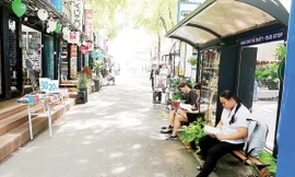 Không gian yên ả đường sách Nguyễn Văn Bình