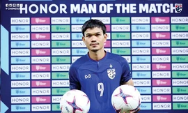 Tiền đạo Adisak Kraisorn 