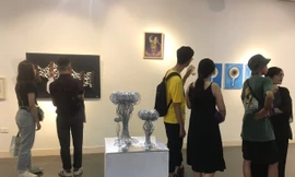 Triển lãm “Mời bạn vào” thu hút người xem trong ngày khai mạc 