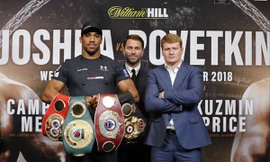 Joshua ( trái) thận trọng khi đấu Povetkin 