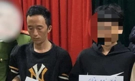 Bị can Già Bá Mài (bìa trái) - người tử vong trong trại tạm giam hôm 18/8 