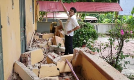 Hiện trường khu hiệu bộ bị đổ sập do ảnh hưởng của mưa lớn dài ngày 