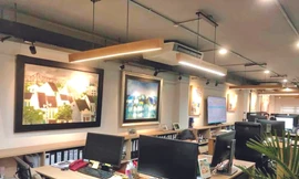 Phòng làm việc Công ty Phúc Sinh tràn ngập tranh 