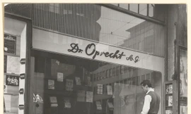 Hiệu sách Dr Oprecht đầu năm 30
