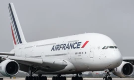 Căng thẳng thương mại Mỹ-EU đã âm ỉ từ vài năm qua. Trong ảnh: Một máy bay Airbus A380 do châu Âu sản xuất ảnh: airlinegeeks.com 