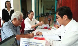 Người lao động có quyền nghỉ hưu trước tuổi, nhưng mỗi năm nghỉ trước tuổi sẽ bị trừ lương hưu được nhận Ảnh minh họa 