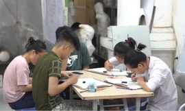 Thí sinh tìm đến các trung tâm để luyện trước khi tham gia xét tuyển vào những ngành yêu cầu năng khiếu hội họa, kiến trúc 