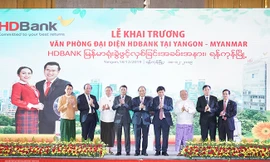 Thủ tướng Nguyễn Xuân Phúc dự lễ khai trương văn phòng đại diện đầu tiên tại Myanmar của HDBank Ảnh: VGP 