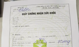 Mua giấy khám sức khỏe dễ như... mua rau giữa Hà Nội