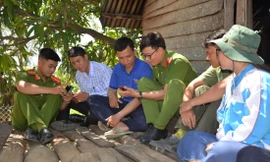 Công an tỉnh Gia Lai và lực lượng thanh niên đến từng buôn làng nắm bắt tâm tư, nguyện vọng của người dân 