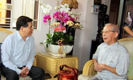 Nguyên Chủ tịch nước Nguyễn Minh Triết và ông Mười Hương Ảnh: TTXVN 