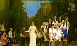 Chương trình “Hà Nội- Xưa và Nay” của nhà hát Ca múa nhạc Thăng Long. Ảnh: SVHTTHN 