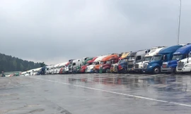 Doanh nghiệp vẫn muốn giữ mối làm ăn với nước bạn là một trong những lý do họ đưa hàng sang Trung Quốc Ảnh: Duy Chiến