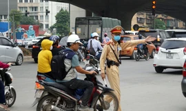 CSGT Hà Nội tổng kiểm soát, xử lý vi phạm giao thông ảnh: Nguyễn Hoàn