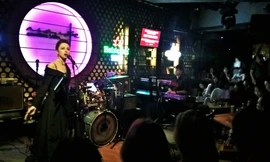 Các nghệ sĩ Nga biểu diễn tại phòng trà ở TPHCM, đêm 7/8/2020. (Ảnh: Trần Nguyên Anh)