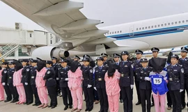 136 tội phạm lừa đảo qua mạng bị dẫn độ từ Lào về Trịnh Châu, Hà Nam hôm 15/10