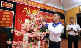  Cán bộ, chiến sĩ ở Trường Sa tham gia hái hoa dân chủ trong ngày Tết Tân Sửu 2021 